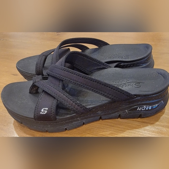 Sketchers Arch Fit - Picture 1 of 3